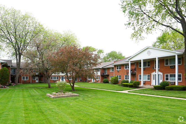 Clayton Court Apartments