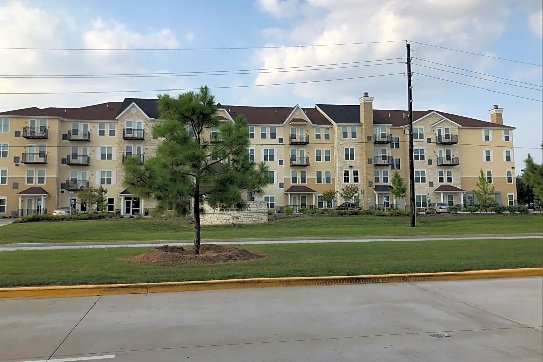 park creek independent living exterior